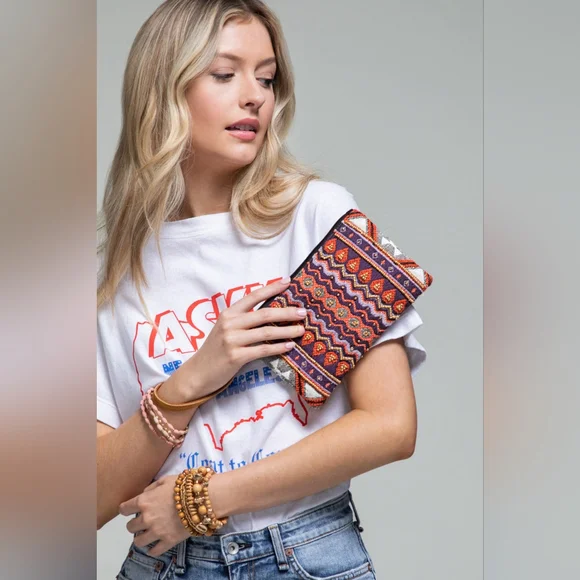 Handmade Hand Beaded Wristlet Clutch - Ethnic Inspired Motive - Dyed Fine Cotton - Picture 4 of 6